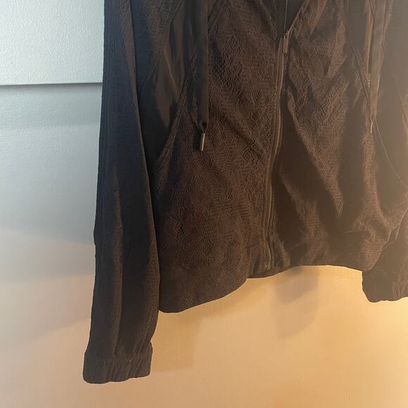 Lululemon In Depth Jacket Lace Combo Black Edition RARE Athletic Size 6 EUC - Picture 8 of 14
